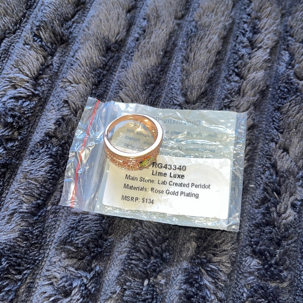 Bomb party- August 2025-Rose Gold Plated Ring with Peridot